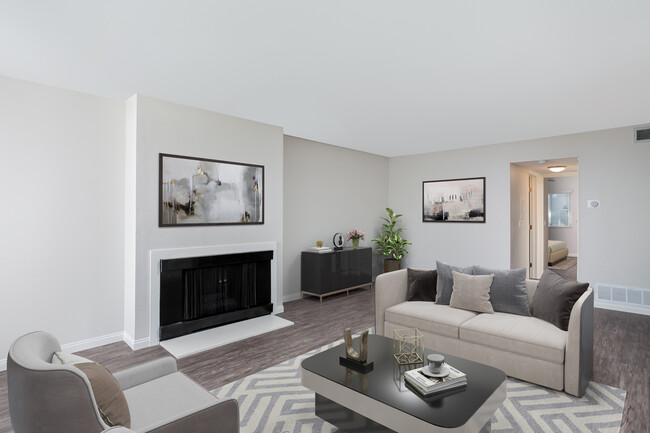 Countrywood Apartments in Redlands, CA - Foto de edificio - Building Photo