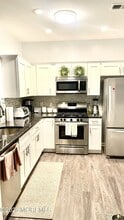 136 Sophee Ln in Lakewood, NJ - Building Photo - Building Photo