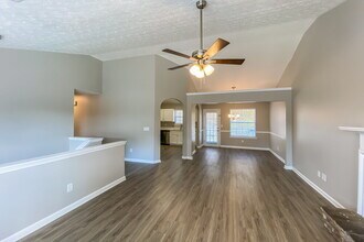 378 Summer Hill Cir in Stockbridge, GA - Foto de edificio - Building Photo