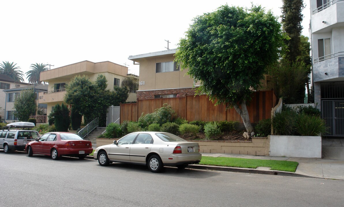 1611 Glendon Ave in Los Angeles, CA - Building Photo