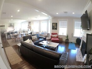 12 Alton Pl in Brookline, MA - Building Photo - Building Photo
