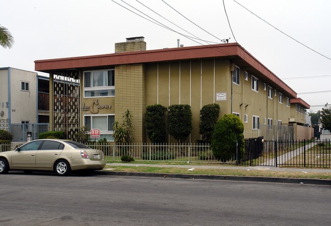 718 Fir Ave in Inglewood, CA - Foto de edificio - Building Photo
