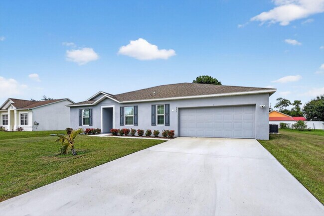 657 NE Horizon Ln in Port St. Lucie, FL - Foto de edificio - Building Photo