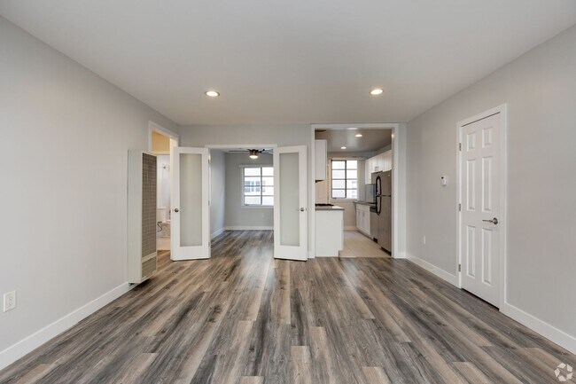 970 N. Serrano Ave. in Los Angeles, CA - Building Photo - Interior Photo