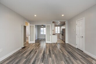 970 N. Serrano Ave. in Los Angeles, CA - Foto de edificio - Interior Photo