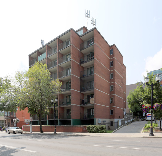 Aubrey Jones Apartments in Hamilton, ON - Building Photo - Building Photo