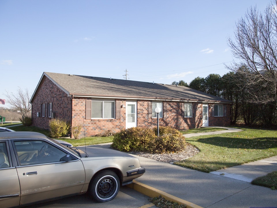 Candleridge Apartments in Runnells, IA - Building Photo