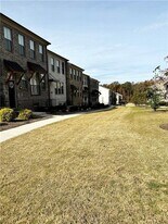 4276 Sand Pine Alley in Doraville, GA - Foto de edificio - Building Photo