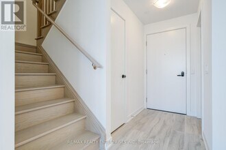 180 Mississauga Vly Blvd in Mississauga, ON - Building Photo - Building Photo