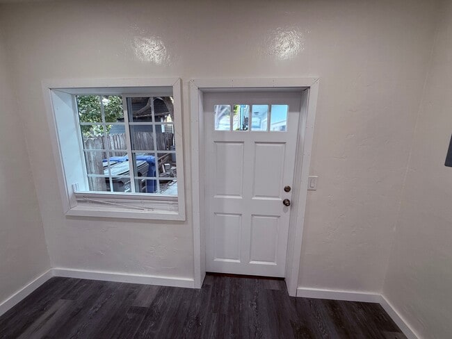 323 S Francisca Ave in Redondo Beach, CA - Building Photo - Building Photo