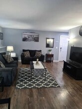 2908 W 32nd Ave, Unit 2 in Anchorage, AK - Foto de edificio - Building Photo