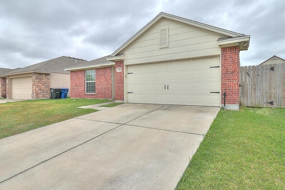 3033 Alta Gigonella St in Corpus Christi, TX - Building Photo
