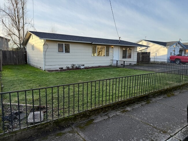266 40th St in Springfield, OR - Building Photo - Building Photo