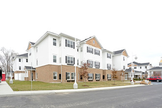 American House Lakeshore in St. Clair Shores, MI - Foto de edificio - Building Photo