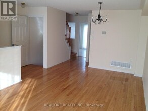 4950 Albina Way in Mississauga, ON - Building Photo - Building Photo