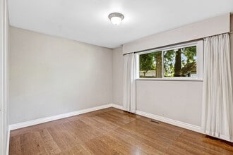 19438 Hammond Rd in Pitt Meadows, BC - Building Photo - Building Photo