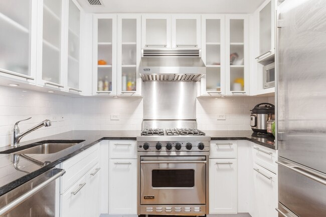 45 Park Ave in New York, NY - Building Photo - Building Photo