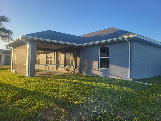 3238 NW 15th Ln in Cape Coral, FL - Building Photo - Building Photo