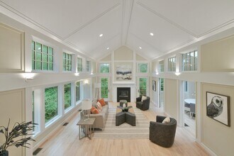 57 Laurel Rd in Chestnut Hill, MA - Building Photo - Building Photo
