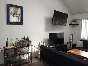 72 Euston Rd, Unit 204 in Boston, MA - Building Photo - Building Photo