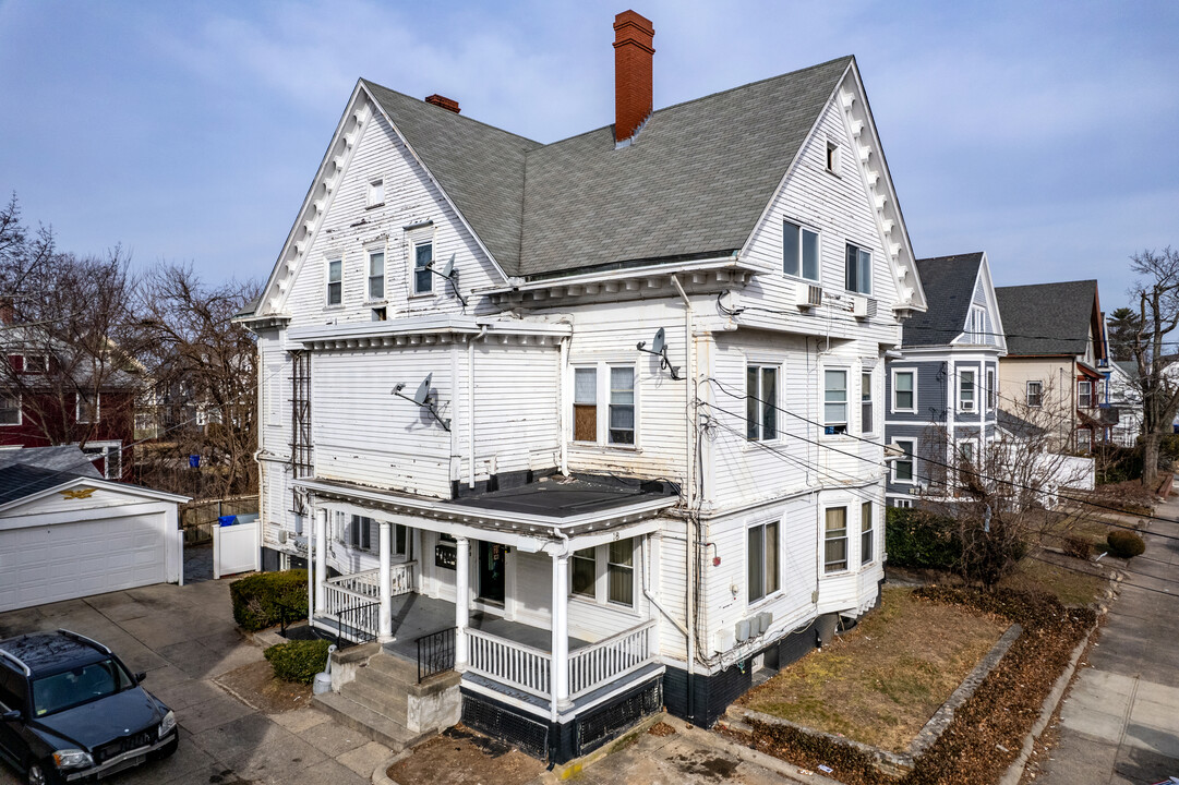 18 Orchard St in Pawtucket, RI - Building Photo