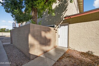 860 E Brown Rd in Mesa, AZ - Building Photo - Building Photo