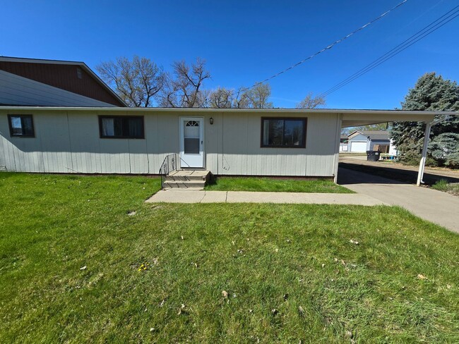 property at 515 S 4th St