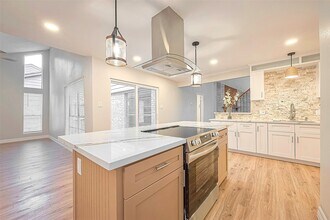 2446 Long Reach Dr in Sugar Land, TX - Building Photo - Building Photo