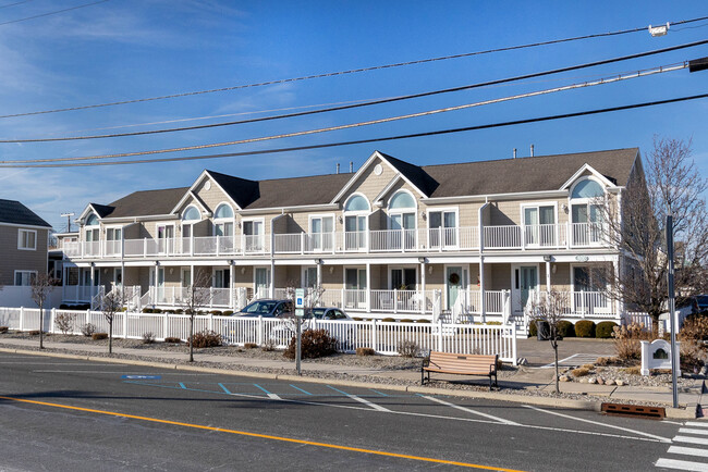 800 Grand Central Ave in Lavallette, NJ - Building Photo - Building Photo