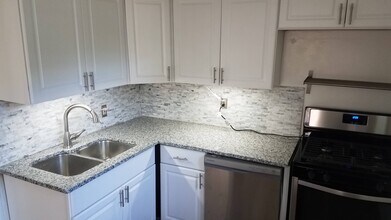 2720 Emerson Ave S, Unit LOWR in Minneapolis, MN - Building Photo - Building Photo