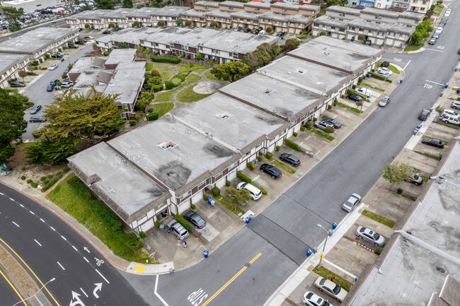 2401-2493 Rowntree Way in South San Francisco, CA - Building Photo - Building Photo