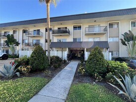 4606 W Gray St in Tampa, FL - Building Photo