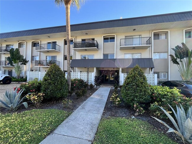 property at 4606 W Gray St