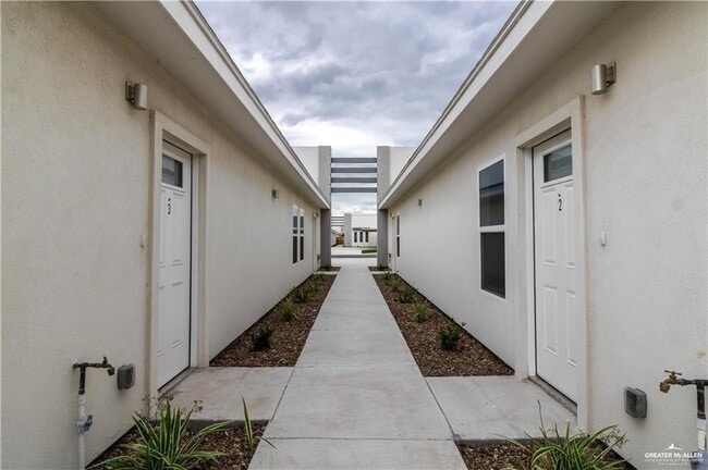 10 W Kenwood St in Edinburg, TX - Building Photo - Building Photo