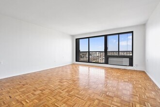 1105 Massachusetts Ave in Cambridge, MA - Foto de edificio - Building Photo