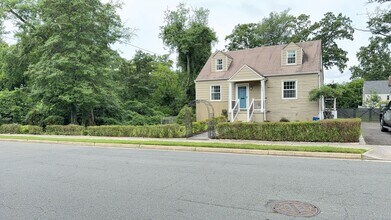 4012 Woodland Dr in Fairfax, VA - Building Photo - Building Photo
