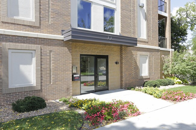 Richard Apartments in Rochester, MN - Building Photo - Building Photo