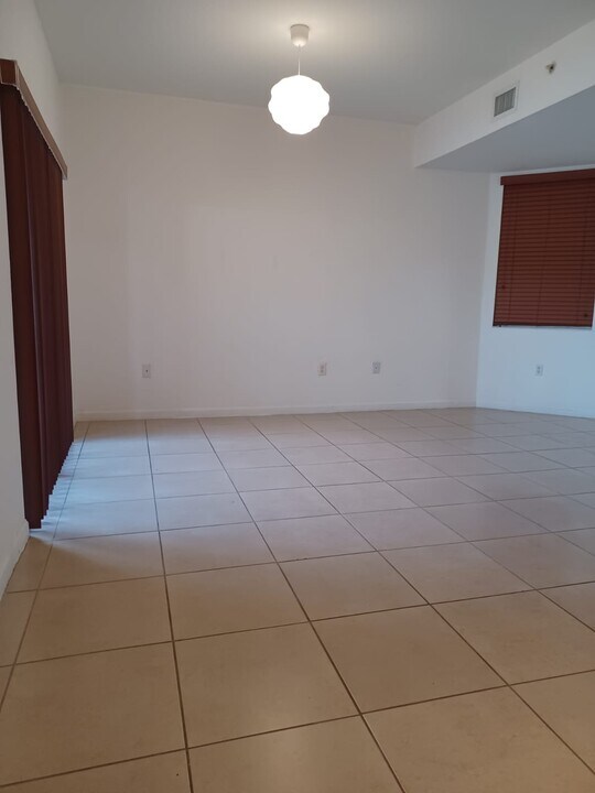 11002 NW 83rd St, Unit 106 in Doral, FL - Building Photo