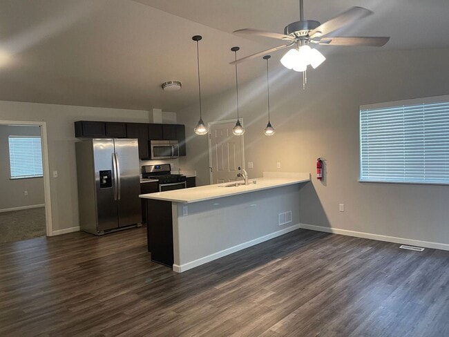1550 N Tinitun Cir in Wasilla, AK - Building Photo - Building Photo