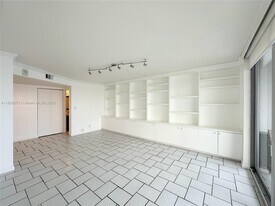 16570 NE 26th Ave in North Miami Beach, FL - Building Photo