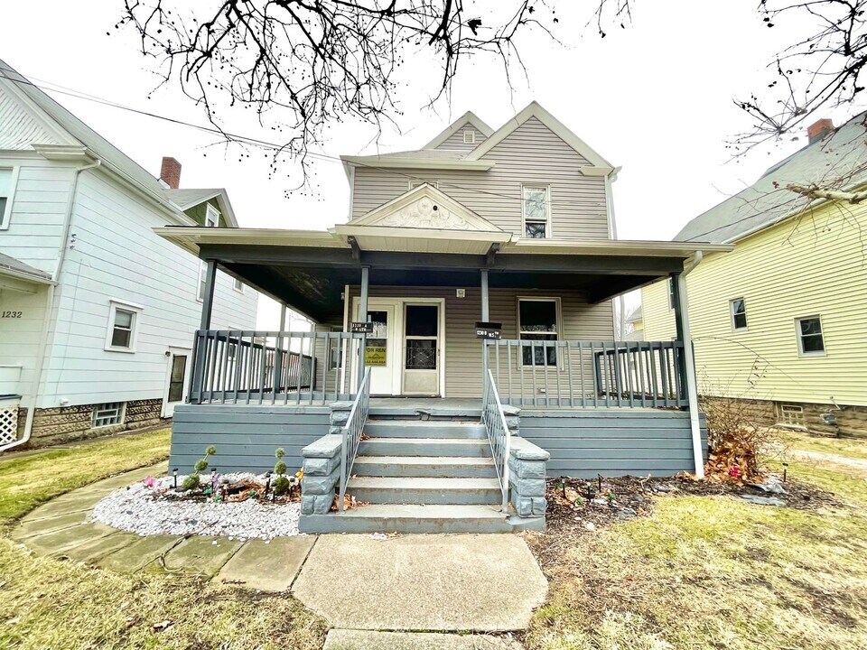 1230 W 5th St in Lorain, OH - Building Photo