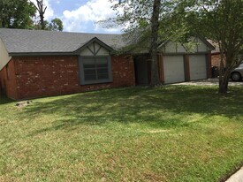 5811 Woodmancote Dr in Humble, TX - Building Photo