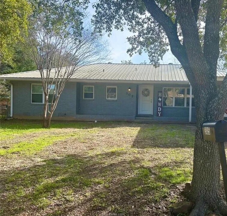 305 Laurel St in Bryan, TX - Building Photo