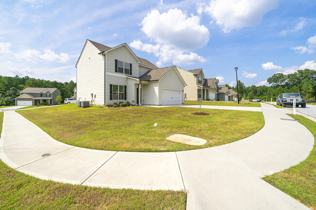 7889 Winkman Dr in Fairburn, GA - Foto de edificio - Building Photo