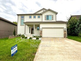 20807 Clark Street in Elkhorn, NE - Building Photo