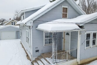 2319 Hecker Ave in Rockford, IL - Building Photo - Building Photo