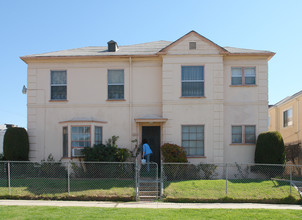 1180 N New Hampshire Ave in Los Angeles, CA - Building Photo - Building Photo