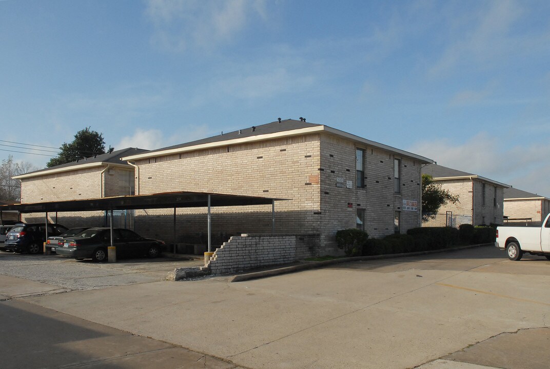 Century Apartments in Houston, TX - Building Photo