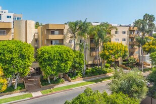 Rodeo Apartments in Los Angeles, CA - Building Photo
