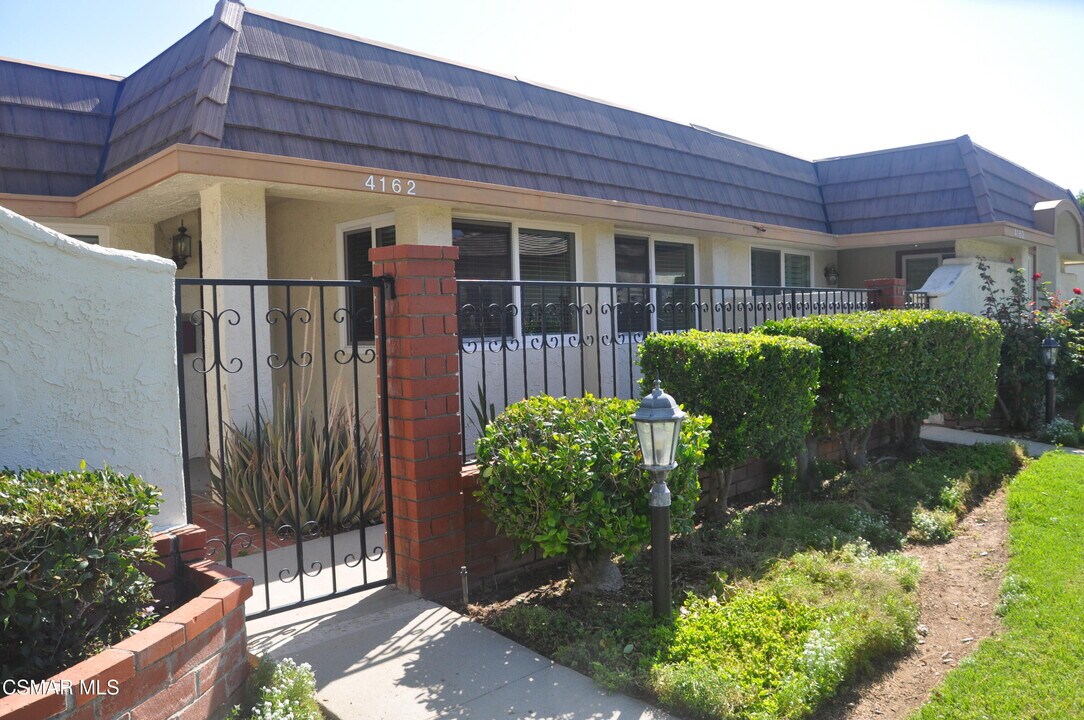 4162 Lake Harbor Ln in Westlake Village, CA - Building Photo